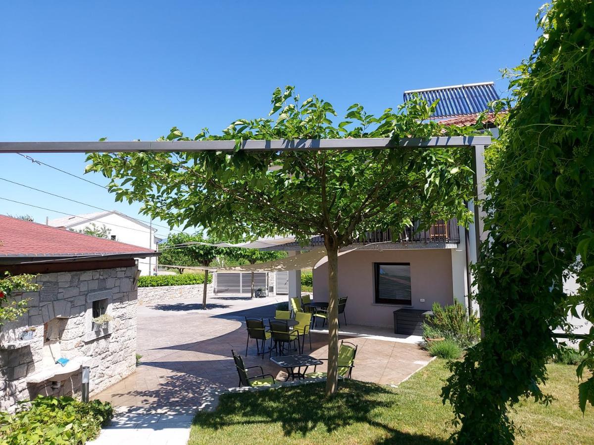 Guesthouse Pri Mihelovih Sežana Exterior foto
